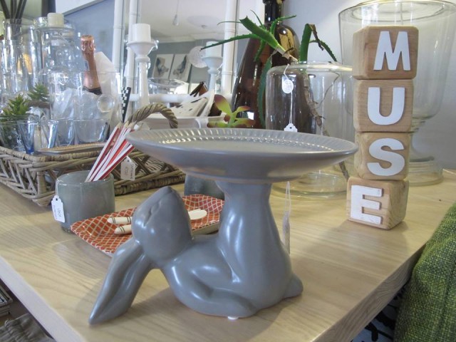 muse-bunny-cake-stand